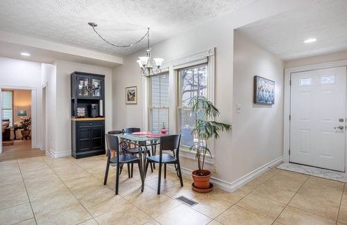 South Park House | Oasis On Oaknn2-bedroom house in Historic Downtown Dayton for Perfect Living!