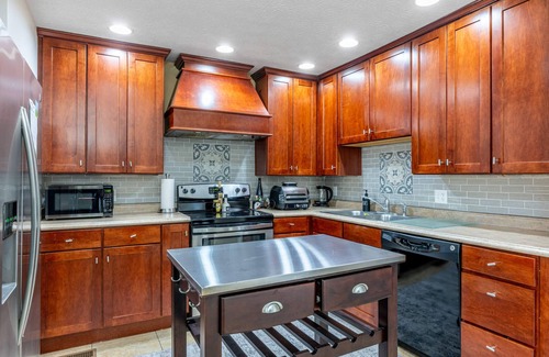 South Park House | Oasis On Oaknn2-bedroom house in Historic Downtown Dayton for Perfect Living!