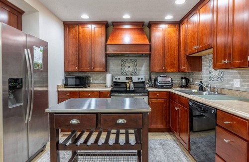 South Park House | Oasis On Oaknn2-bedroom house in Historic Downtown Dayton for Perfect Living!