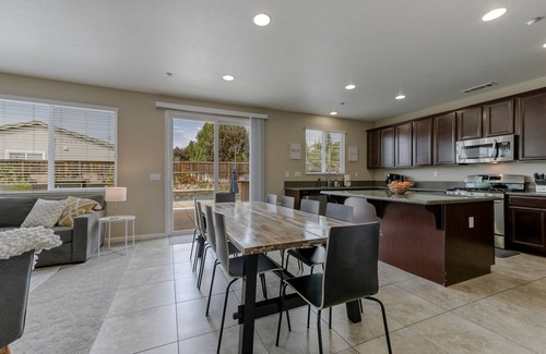 Redding House | *Oasis Place* NEW Game Room Heated Pool Spa