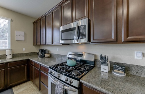 Redding House | *Oasis Place* NEW Game Room Heated Pool Spa