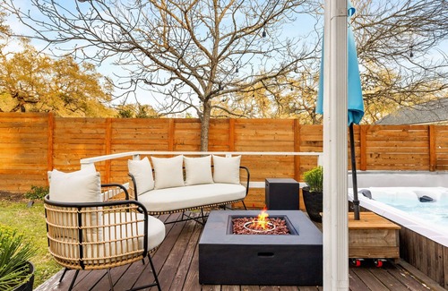 West Oak Hill House | *Oasis*: Pool I Spa I Outdoor Movie I Games I Fun