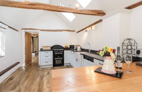 Five Oak Green Cottage | OAST COTTAGE, with a garden in Hadlow