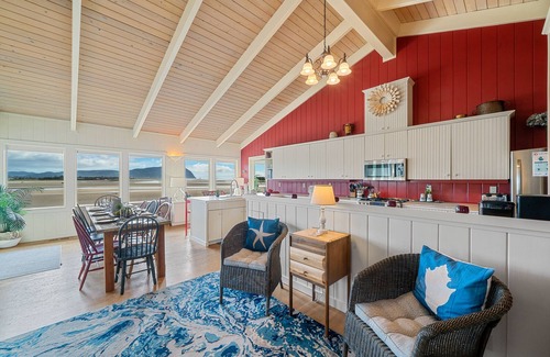 Gearhart House | OB:}Ocean/River&MtViews~Hot-Tub ~Kayaks~FirePit~Ping-Pong~Foosball~Bikes~DogsOk~
