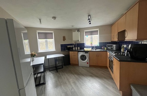 Bingley Apartment | Oberon`s Rest - Spacious 2 Bed Home perfect for Contractors & Families near Shipley, Bradford