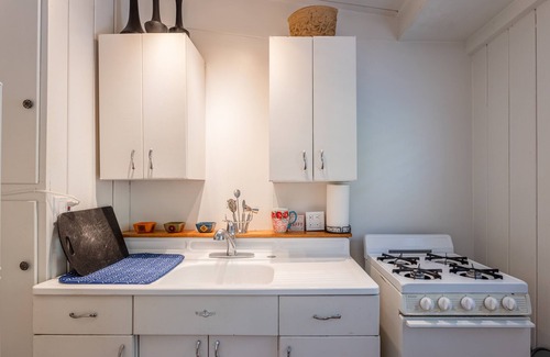 Ocean Beach Apartment | OCEAN BEACH, #1 Amore, Retro/Cozy, Studio Cottage, only 3 blocks to Beach!π