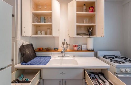 Ocean Beach Apartment | OCEAN BEACH, #1 Amore, Retro/Cozy, Studio Cottage, only 3 blocks to Beach!π
