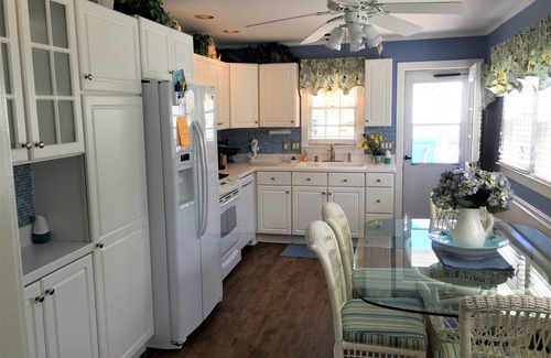 Lavallette House | Ocean Block Lavallette 10 houses from the beach 4 Bedroom Sleeps 8