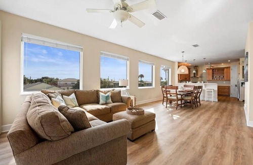West Point To Snug Harbor Estates House | Ocean Blue Beach House: 3B/3B Downtown Cocoa Beach House