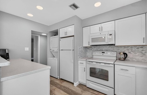 Ormond Beach Condo | Ocean Breeze Condo | Ocean Views | Steps To Beach | Pool | Flagler/Ormond Beach