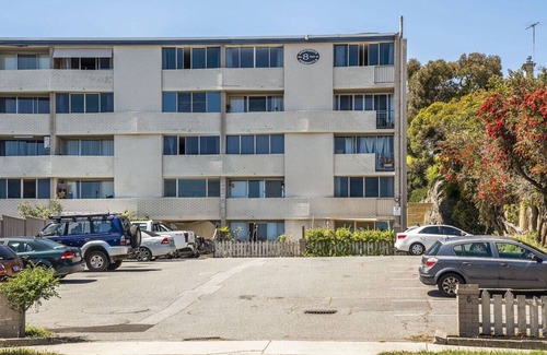 Fremantle Apartment | Ocean Breezes Central Fremantle Apartment