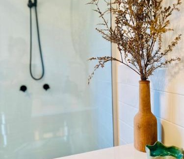 Agnes Water House | Ocean & Earth Cottage - Pay 3 stay 4 nights in Feb
