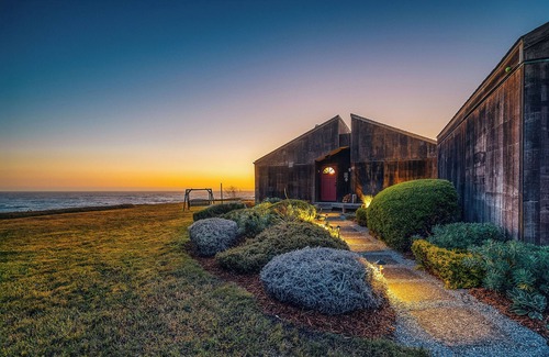 Mendocino House | Ocean Front 2 Bedroom Home/Hot Tub/Fireplace