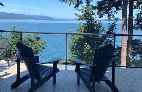 Pender Island House | Ocean Front- 8 bedroom luxury vacation home featuring boat moorage and kayaks