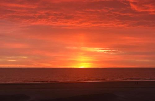 Hampton House | Ocean Front condo in the heart of Hampton Beach