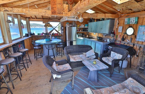 Avondale Apartment | Ocean front - Crysway by the Bay - 3 bedroom apartment