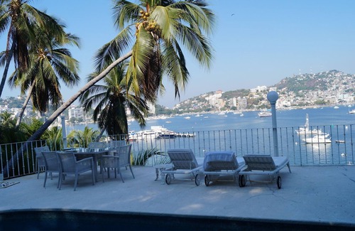 Caleta House | Ocean front house in traditional Acapulco, amazing view in a quiet place.