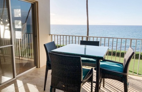 Kihei Condo | Ocean Front Renovated 2 BR/BA Luxury Condo w/A/C . 2nd Floor Unobstructed View