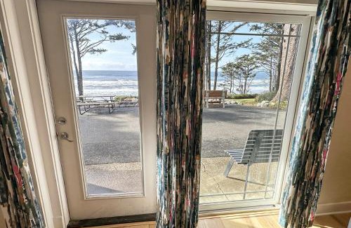 Yachats Apartment | Ocean Front Studio, Heron at Oregon House, Stairs to the Beach!