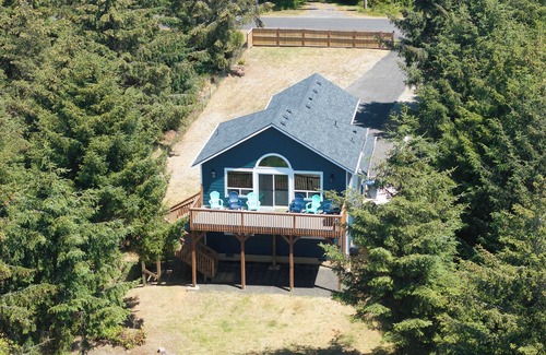 Ocean Shores House | Ocean Front, Walk to Beach, Fenced For Dogs, Vacation Beach House