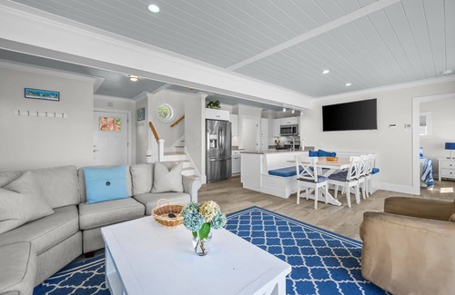 Eastham House | Ocean Front with gorgeous view Steps to Bay Side Beach