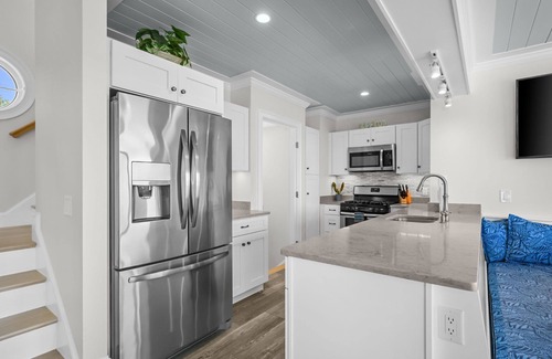 Eastham House | Ocean Front with gorgeous view Steps to Bay Side Beach