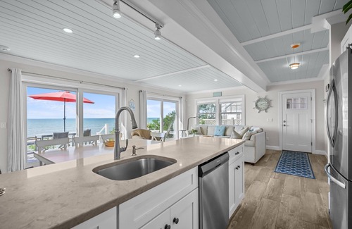 Eastham House | Ocean Front with gorgeous view Steps to Bay Side Beach