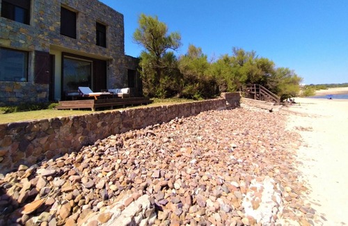 Las Flores House | Ocean Frontline Dream Beach House 25 mins from Punta Del Este