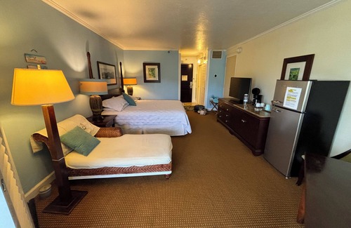 Hanamaulu Hotel | Ocean Front’s Top End Unit; Partial Ocean View in Lanai; 1minute walk to Beach