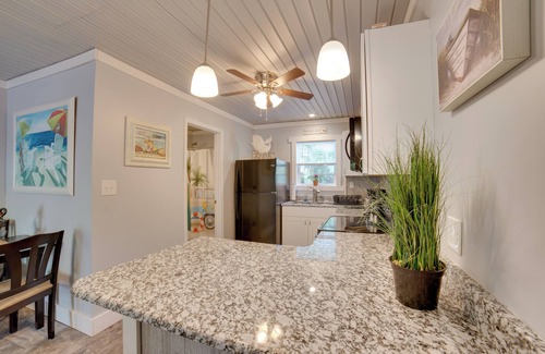 Ocean Isle Beach Apartment | Ocean Isle Beach Studio w/Patio - 1 Mi to Pier!