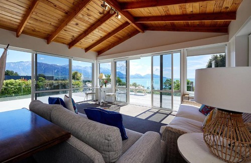 Kaikoura House | Ocean & Mountain Views Spacious Home