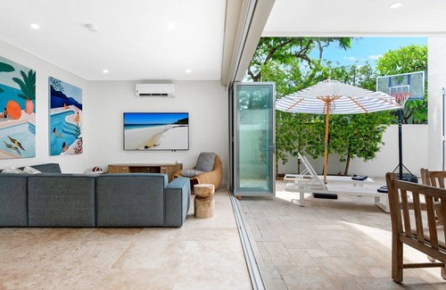 Mermaid Beach House | Ocean Oasis (Heated Pool)
