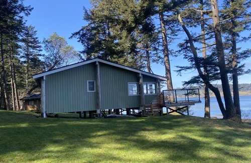 Saturna Island Cabin | Ocean Paradise at Water's Edge