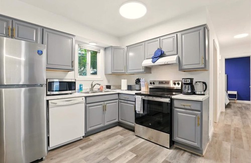 University Area House | Ocean Pulse - 2Bed 1Bath one side of a side-by-side duplex in Midtown Anchorage.