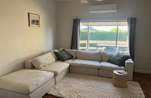 Peterborough House | Ocean Road Retreat