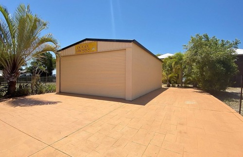 Traviston House | Ocean Shores UP - Burrum Heads- Riverfront - Pool -2BR