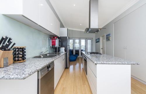 Lancelin House | Ocean Sunset - Luxury Apartment with Ocean Views