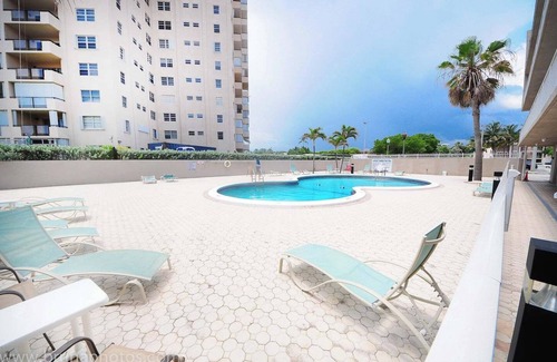 Lauderdale-by-the-Sea Apartment | Ocean View Paradise Beach Front