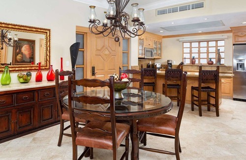 Colonia El Progreso Condo | Ocean View 1 Bedroom Condo Cabo San Lucas, multiple restaurants, spa and gym