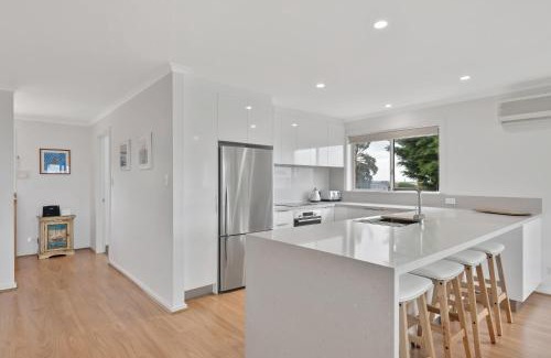 Goolwa Beach House | Ocean View 12 Corcoran Ave Goolwa Beach - BYO Linen