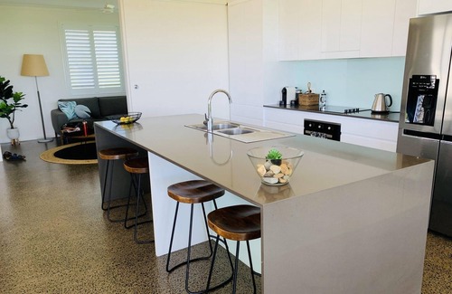 Rules Beach House | Ocean View Absolute Beachfront 2 Bedroom Home - Ocean View Absolute Beachfront Home
