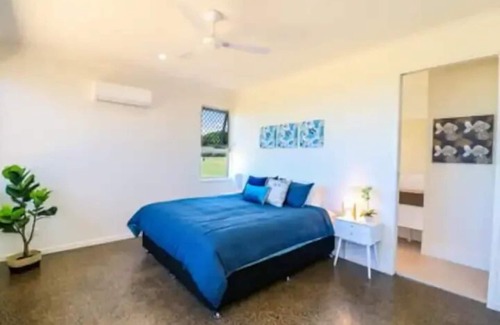 Rules Beach House | Ocean View Absolute Beachfront 2 Bedroom Home - Ocean View Absolute Beachfront Home