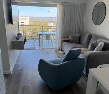 Alexandra Headland Apartment | Ocean View - Alexandra Headlands Beachfront Unit