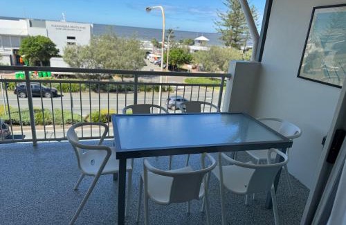 Alexandra Headland Apartment | Ocean View - Alexandra Headlands Beachfront Unit