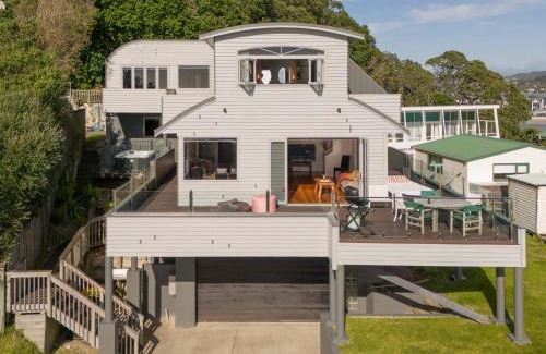 Tairua House | Ocean View Beach Beauty - Tairua Holiday Home