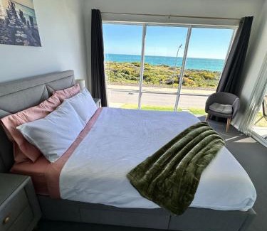 Halls Head Apartment | Ocean View Beach House !