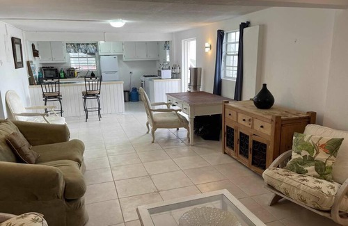 Rock Hall Apartment | Ocean view, breezy 2-Bedroom Apt by the cliff
