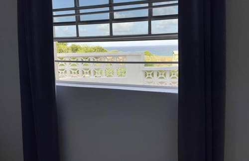 Rock Hall Apartment | Ocean view, breezy 2-Bedroom Apt by the cliff