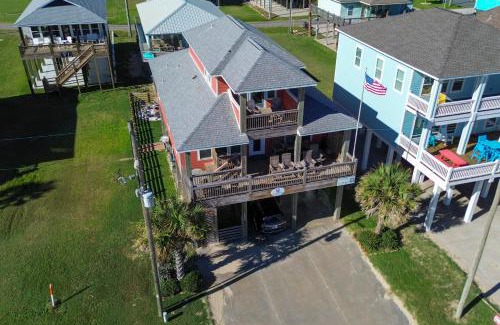 Crystal Beach House | Ocean View Easy Breezy Crystal Beach Getaway!