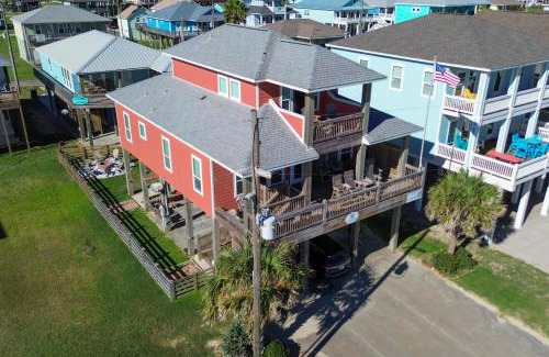 Crystal Beach House | Ocean View Easy Breezy Crystal Beach Getaway!